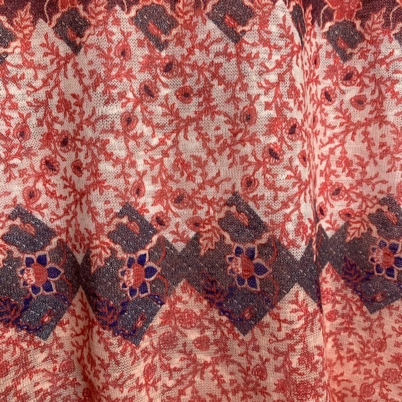 Kate & Sam Short Sleeve V Neck Sheer T-Shirt - Picture 4 of 11